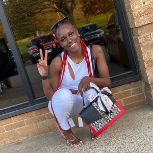 Meet your Posher, Tio